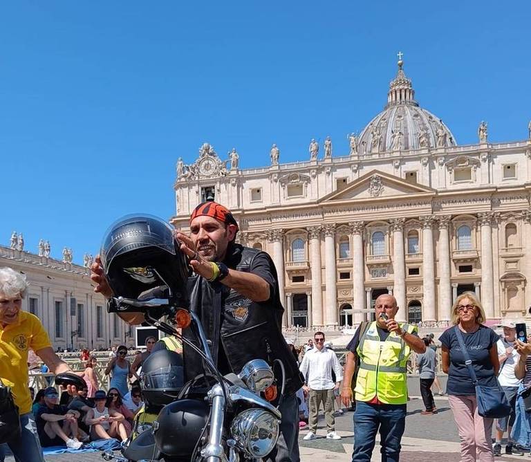 Un moto pellegrinaggio all’Angelus di Papa Francesco